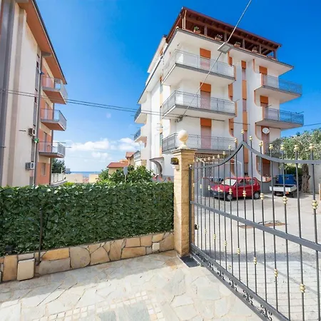 Rosa Lägenhet Cefalù